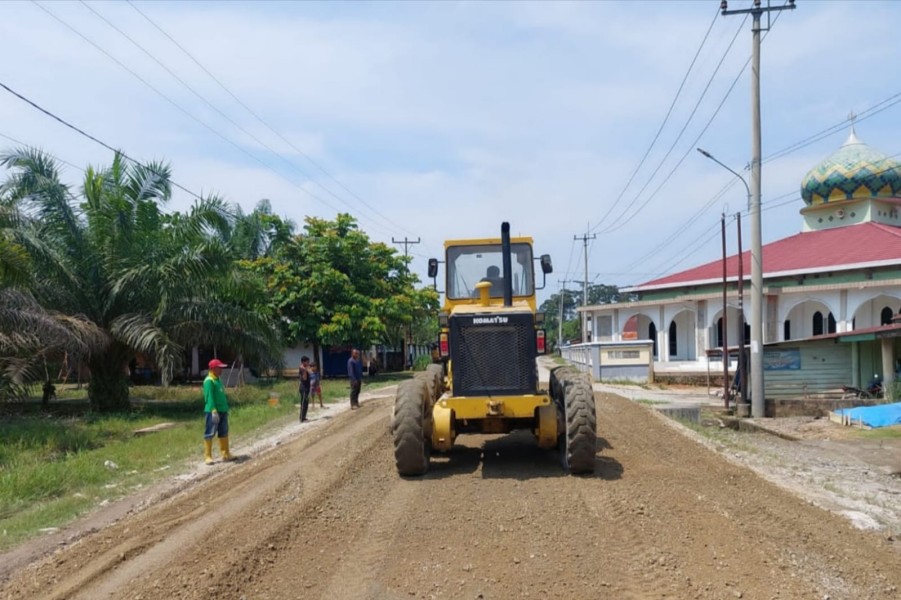 Gubernur Abdul Wahid Instruksikan Perbaikan Ruas Jalan Cerenti-Air Molek