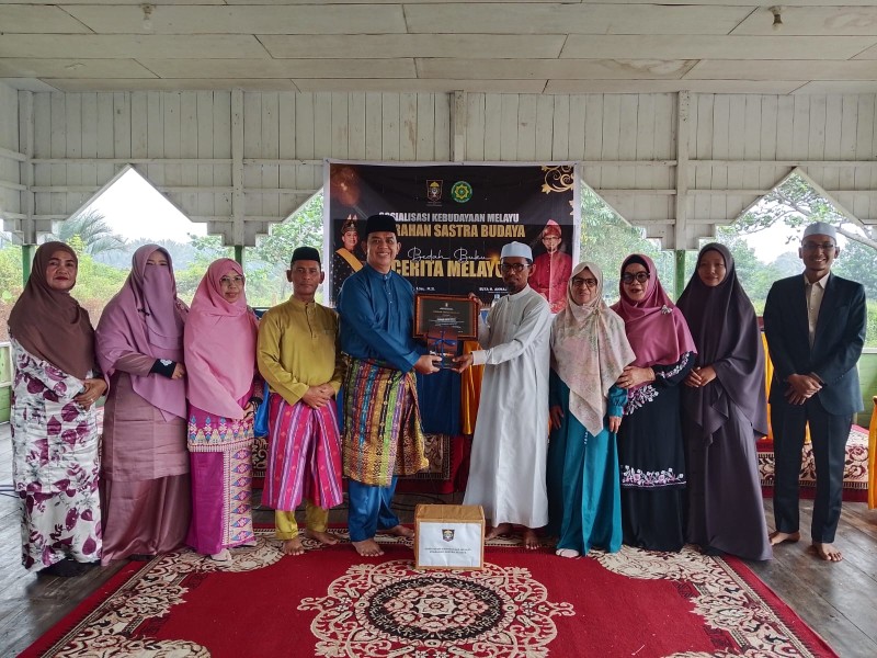 90 Santri Ponpes Darul Fikri Ikuti Syarahan Sastra Budaya LAMR Kepulauan Meranti