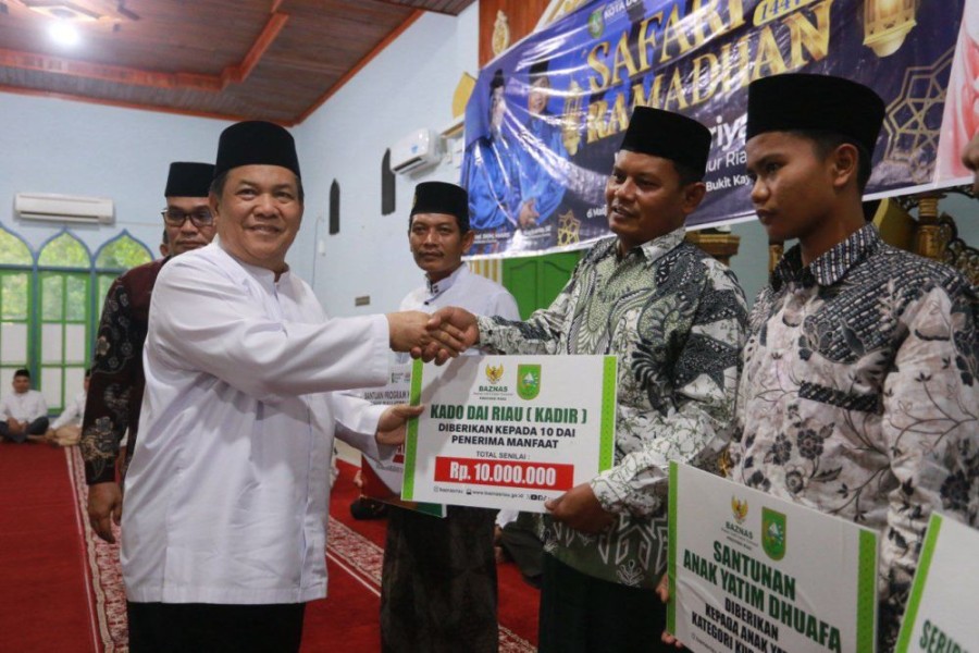 Pemprov Riau Salurkan Bantuan untuk Warga Bukit Kapur Dumai