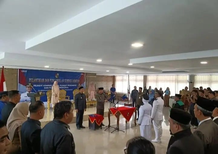 Lantik 56 Pejabat, Wako Pekanbaru Tegaskan Jabatan Ditentukan Kinerja