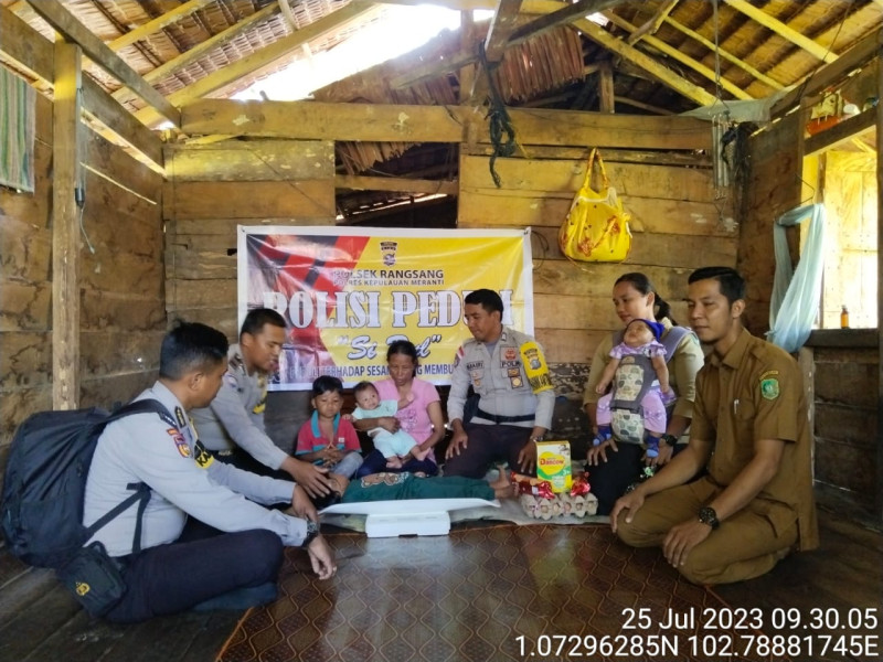 Program Rutin Si Dul, Polsek Rangsang kembali Bantu Balita Stunting