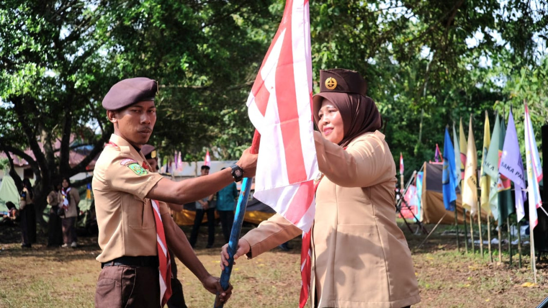 Ketua Kwarcab Meranti Ismiatun Pimpin Upacara Hari Pramuka