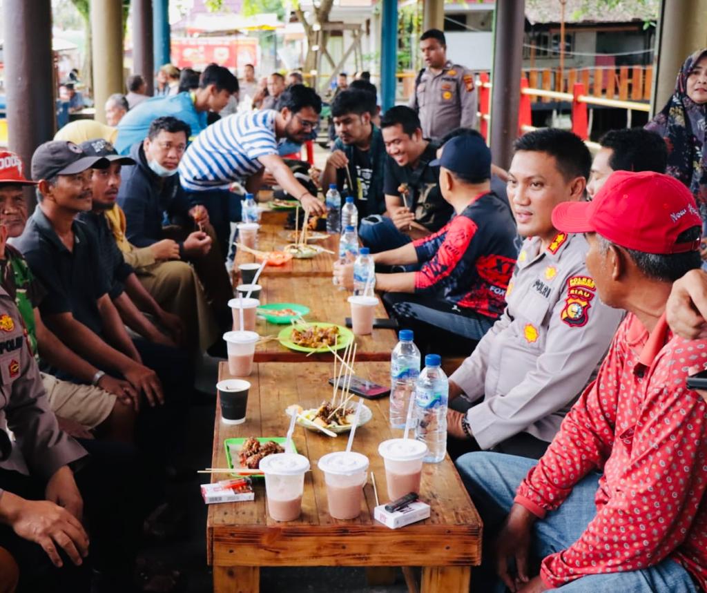 Kapolres Kepulauan Meranti dan PJU Borong Dagangan PKL