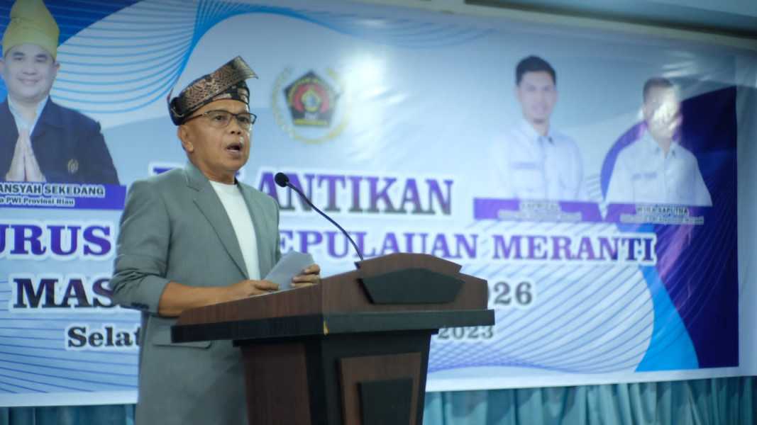 Hadiri Pelantikan PWI Kepulauan Meranti, Plt Bupati Asmar Ajak Saling Mendukung