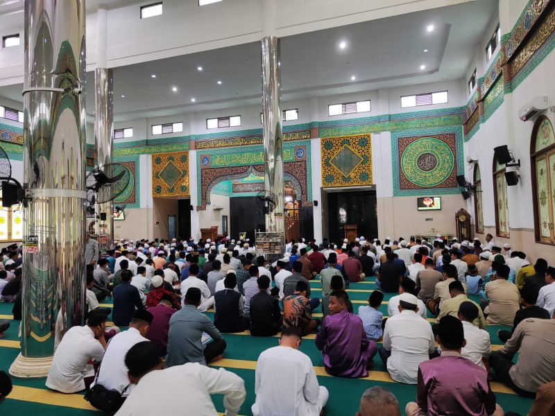 Kapolres Kepulauan Meranti Sholat Idul Adha di Masjid Agung Darul Ulum Selatpanjang