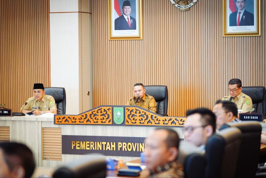 Gubri Abdul Wahid Bentuk Tim Khusus Benahi Industri Kelapa Riau