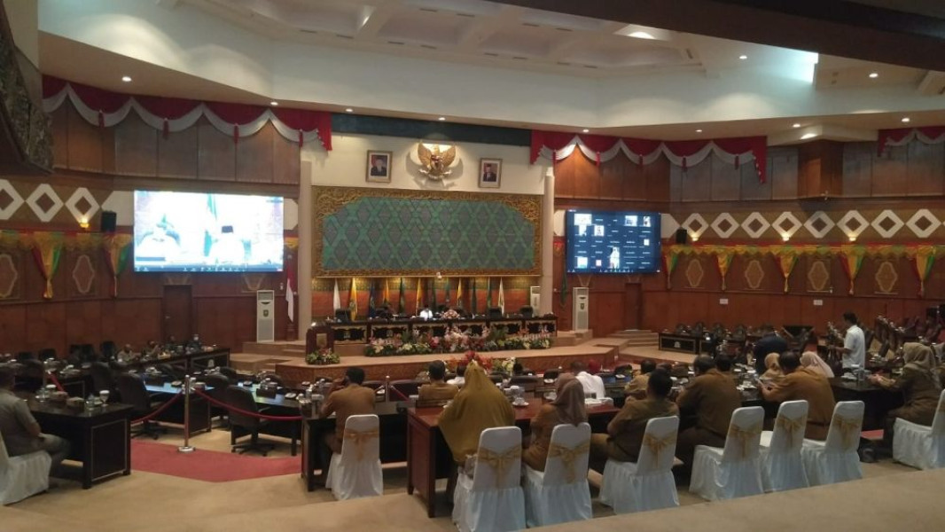 Rapat Paripurna DPRD Riau Umumkan Agenda Reses
