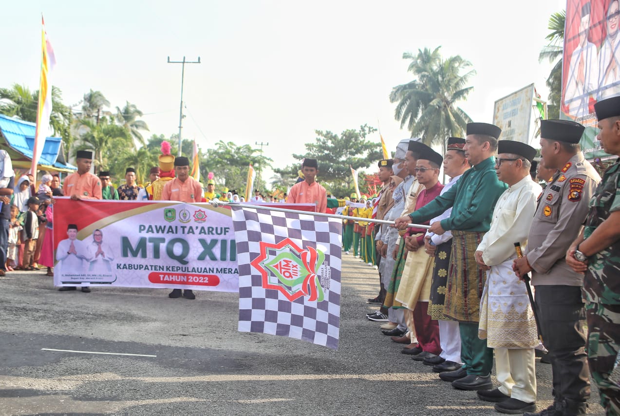 HM Adil Lepas Pawai Taaruf MTQ Ke 13 Tingkat Kabupaten Kepulauan Meranti