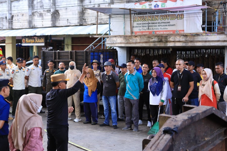 Bupati Asmar Pimpin Apel Petugas Kebersihan: Tingkatkan Kinerja dan Disiplin