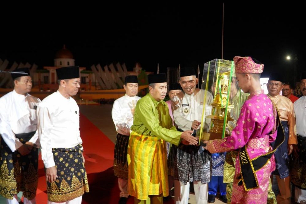 Serahkan Piala Bergilir MTQ Provinsi Riau, Kampar Targetkan Kembali Jadi Juara Umum