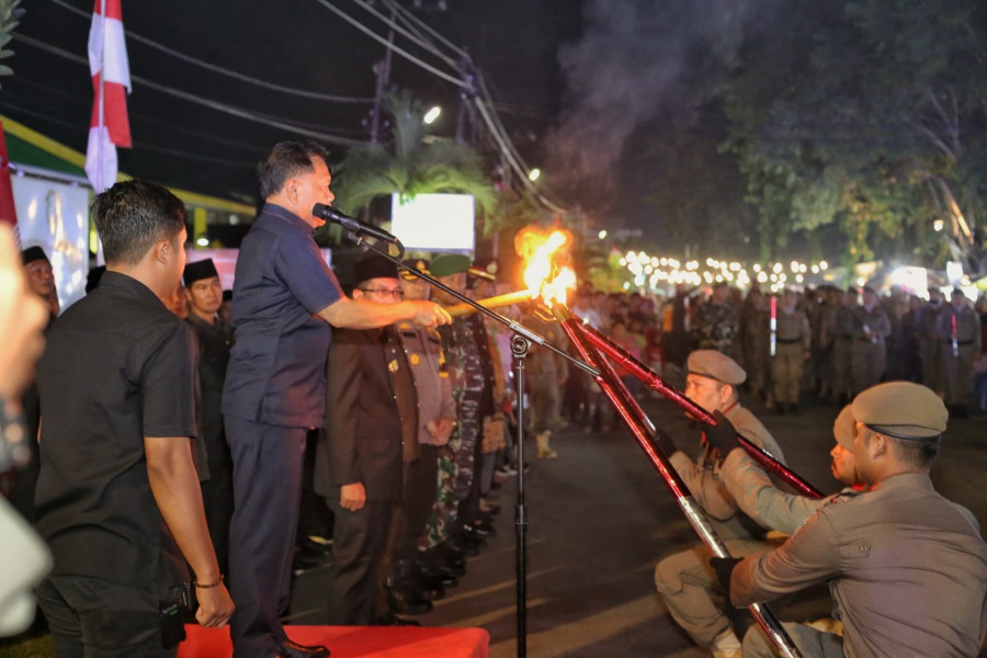 Ribuan Pelajar Ramaikan Lomba Pawai Obor HUT RI Ke-78 di Selatpanjang