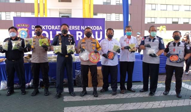 Kapolda Riau: Kerjasama Menjadi Kunci Sukses Pemberantasan Narkoba