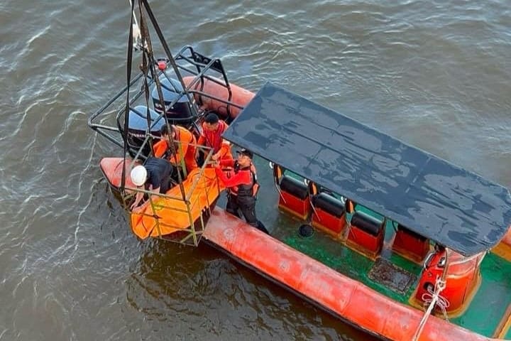 Basarnas Pekanbaru Evakuasi Kru Kapal Meninggal Ditengah Laut