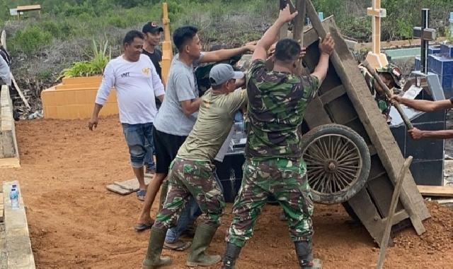 Bersama TNI - POLRI, AMT Goro Timbun Lokasi Pemakaman Umum Umat Nasrani