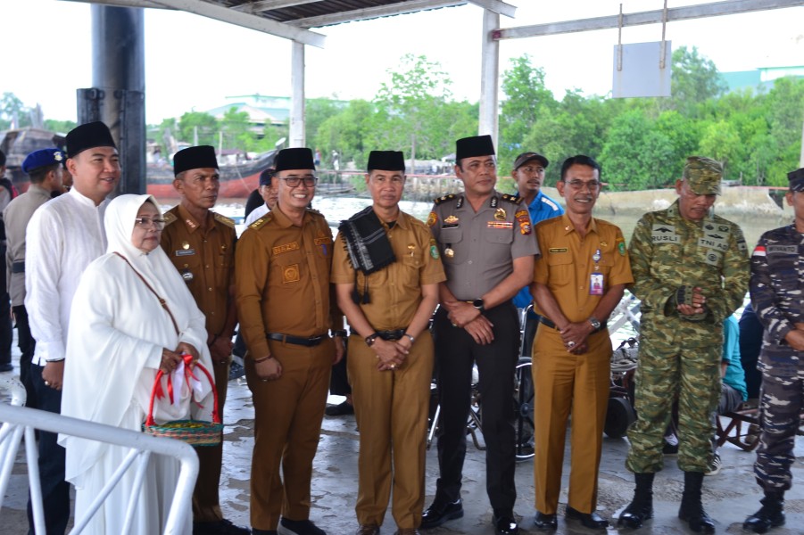 Sekda Kepulauan Meranti Sambut Kepulangan 110 Jamaah Haji di Pelabuhan Tanjung Harapan