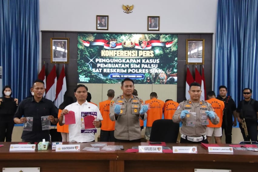 Polres Siak Ringkus Delapan Pelaku Pemalsuan SIM di Siak dan Pekanbaru