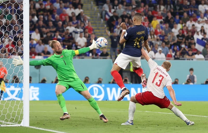Sikat Denmark 2-1, Mbappe Bawa Prancis ke 16 Besar!