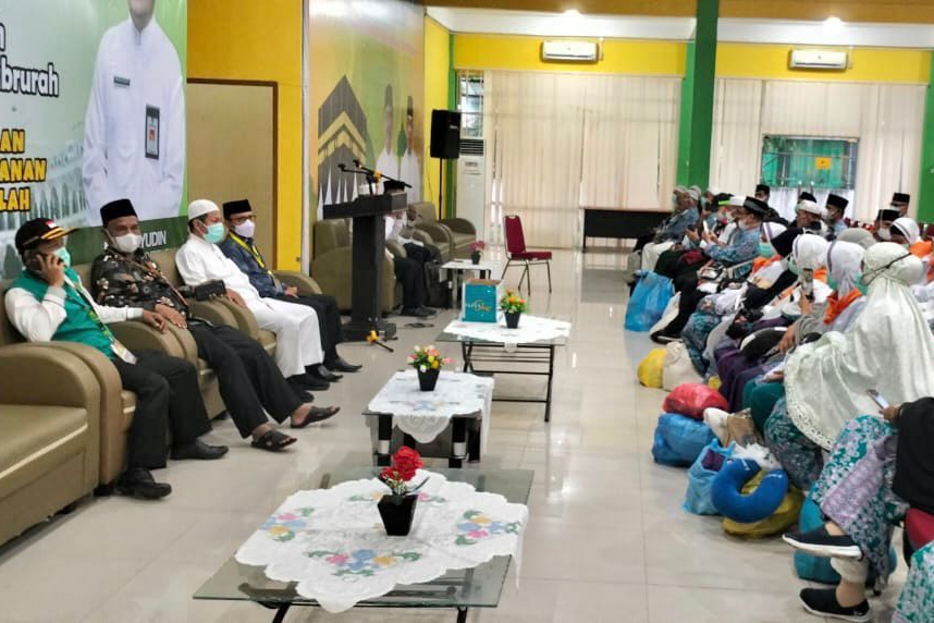 6 Jemaah Haji Riau Kloter 4 BTH Positif Swab Antigen