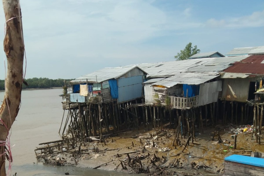 Longsor di Kuala Enok Inhil: Empat Rumah Terjun ke Sungai, Belasan KK Terdampak