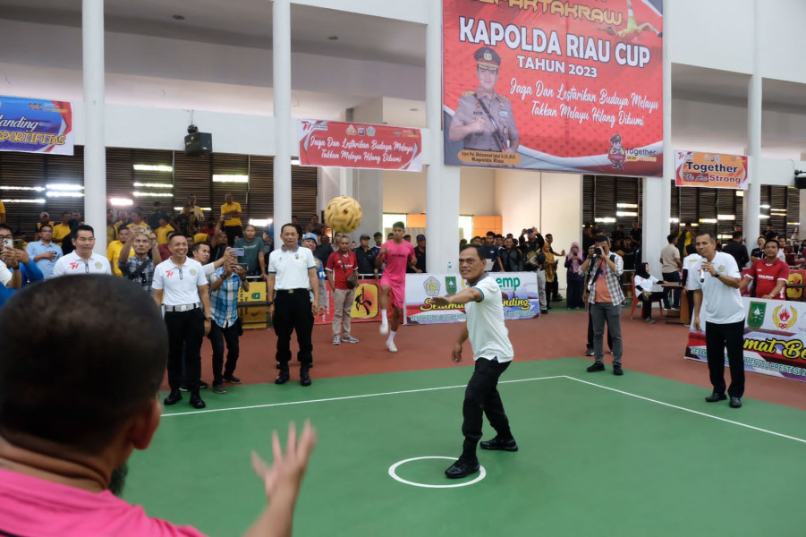 Brigjen Pol Rahmadi Buka Secara Resmi Turnamen Sepak Takraw Kapolda Riau Cup 2023