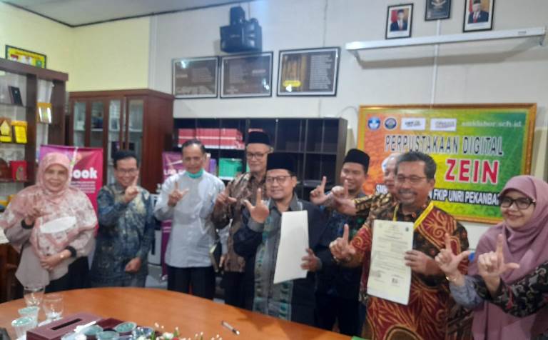 SMA YLPI Riau MoU dengan SMK Labor Binaan FKIP UNRI
