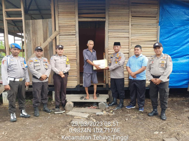 Warga Kurang Mampu dapat Bansos dari Polsek Tebingtinggi