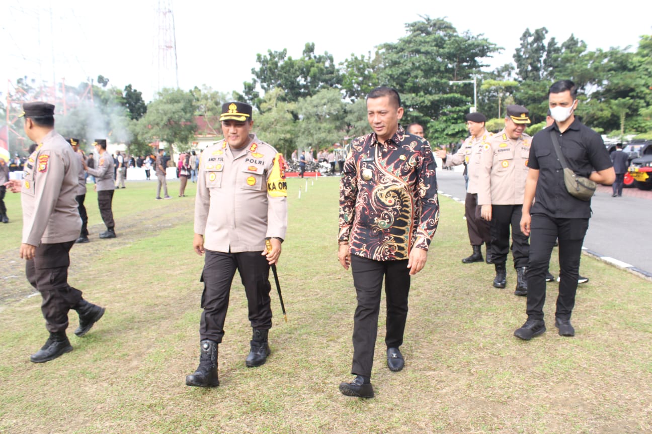 Hadir Dalam Penyerahan Penghargaan Kapolda Riau, Bupati Meranti Berikan Apresiasi