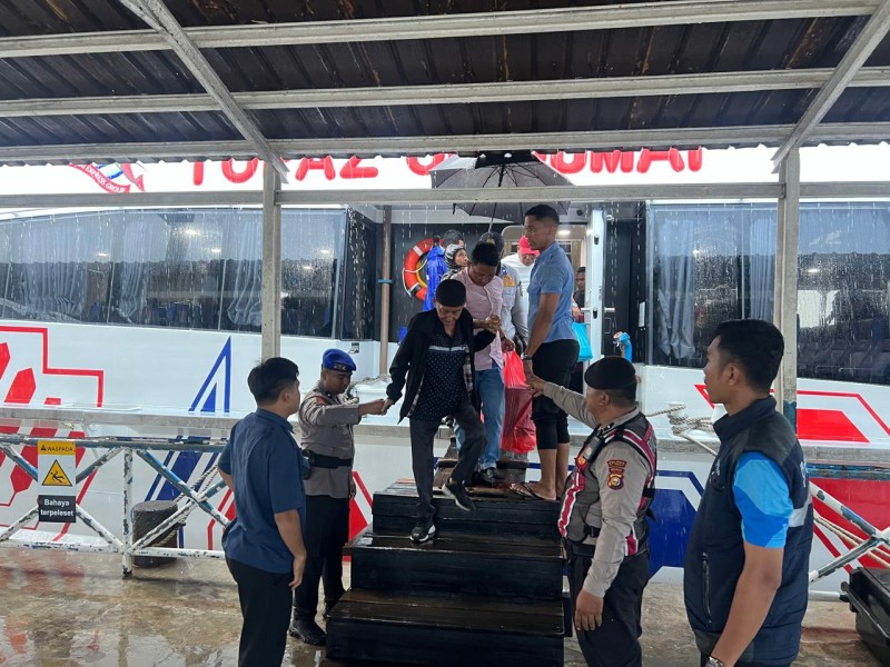 Polres Meranti Perkuat Pengamanan dan Imbauan Kamtibmas di Pelabuhan Tanjung Harapan