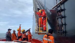 Tiga Hari Terdampar, 7 Korban Kapal Karam Dihantam Badai di Selat Malaka Selamat