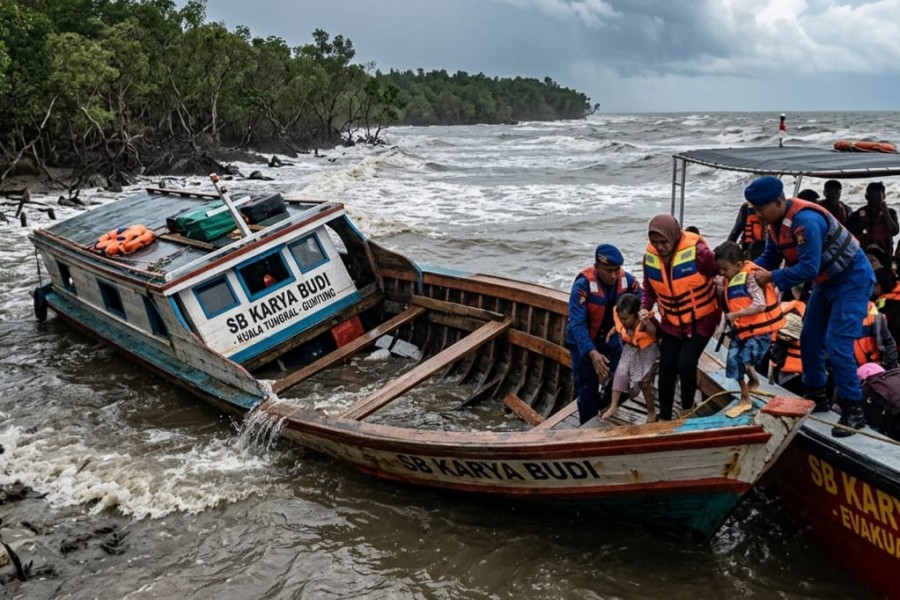 Dihantam Ombak, Speedboad Tujuan Kuala Tungkal Menuju Guntung Karam