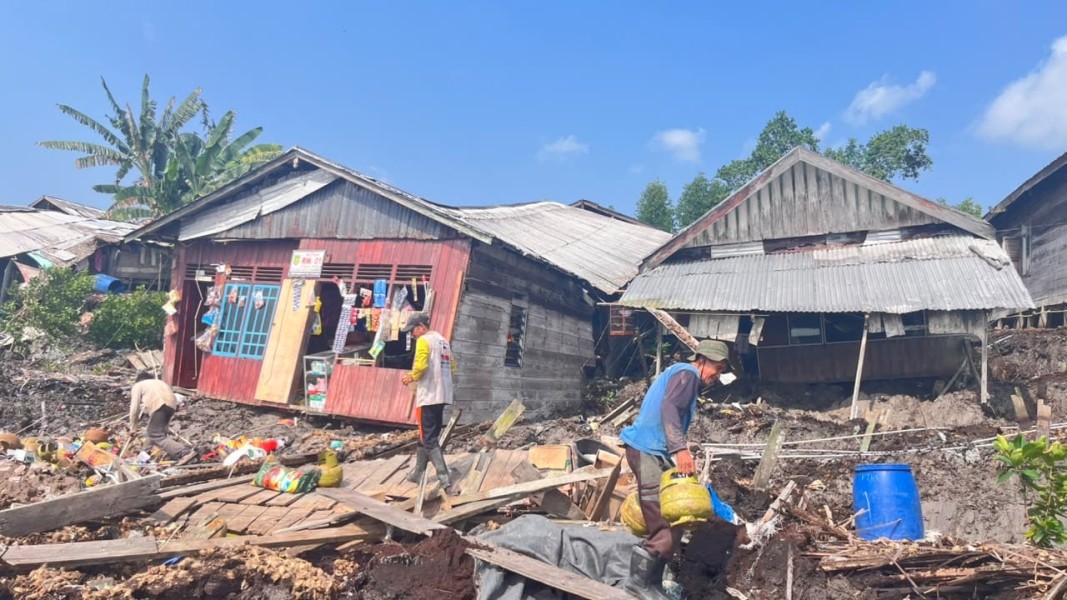 Abrasi Terjang Desa Sungai Nyiur Inhil: Rumah, Dermaga, hingga Rumah Tahfiz Ambruk