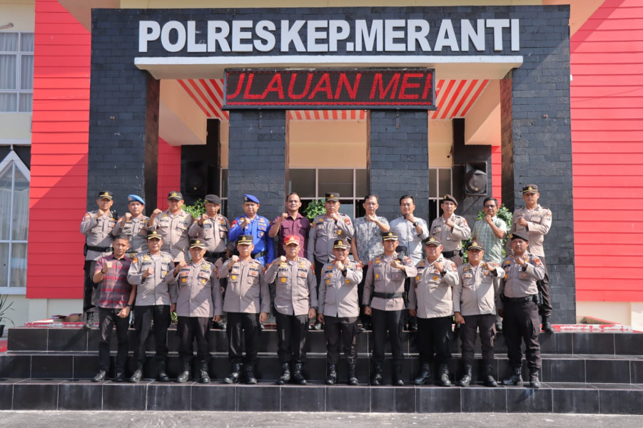 Kepala SPN Polda Riau Bersama Kapolres Meranti Cek Kesiapan Personel Pospam Ops Tertib Ramadan LK dan Berbagi Takjil