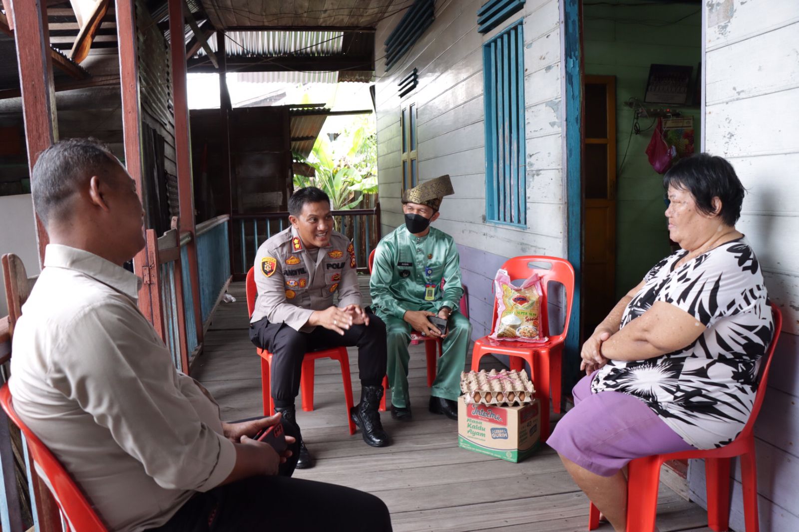 Jumat Barokah, Polres Kepulauan Meranti Berbagi Rezeki
