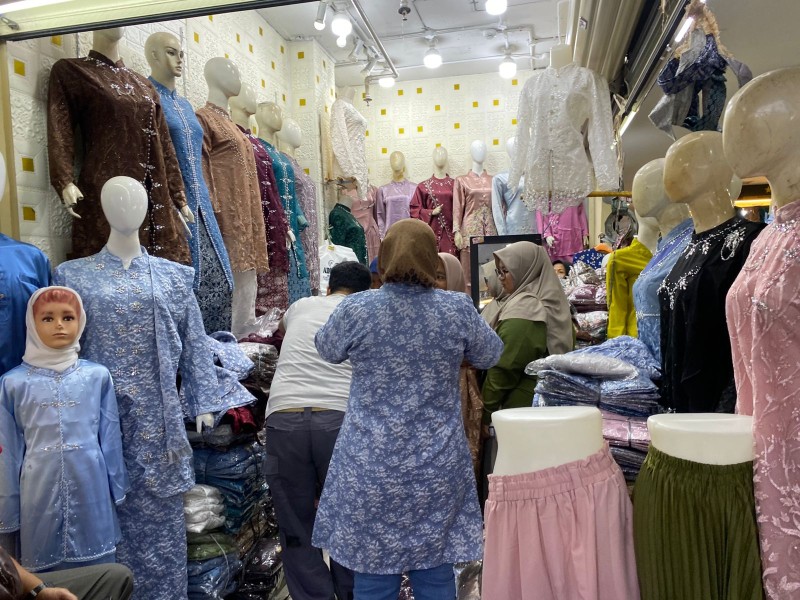 Pedagang Busana Konvensional di Pekanbaru Mulai Beradaptasi Dengan Persaingan Digital