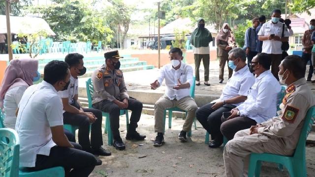 Bersama Bupati, Kapolres Meranti Tinjau Vaksinasi Massal di Taman Cikpuan