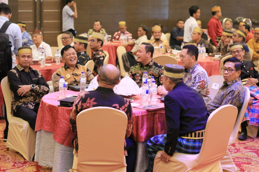 Plt Bupati Asmar Hadiri Muswil Ke-5 Kerukunan Keluarga Sulawesi Selatan Riau