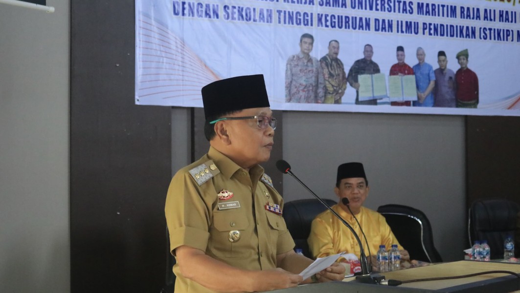 Bupati Asmar Buka Sosialisasi Pascasarjana UMRAH di Meranti