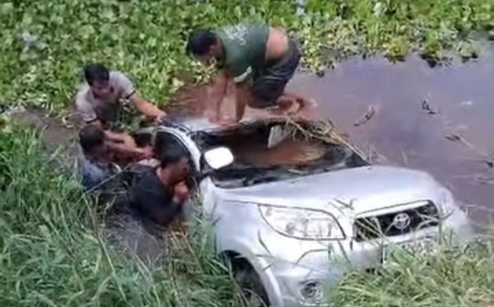 Mobil Terjun ke Kanal Jalan Koridor RAPP, Dua Orang Meninggal Dunia