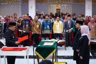 Dirut RSUD Arifin Achmad dan Sekretaris DPRD Riau Dilantik Plt Gubri