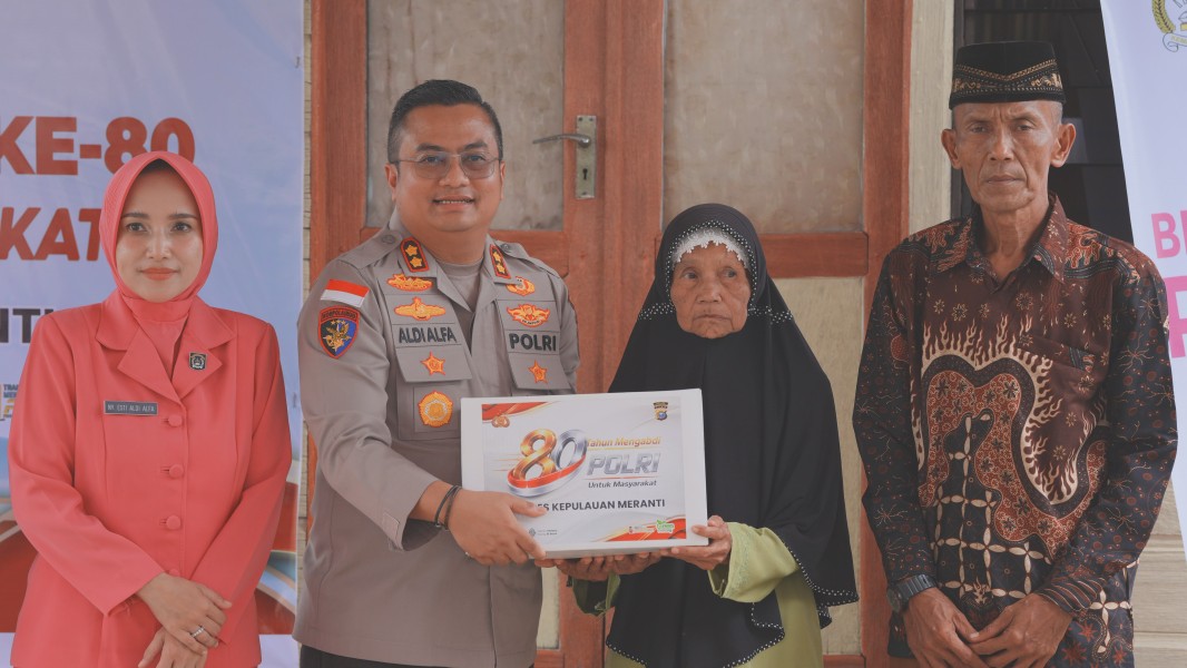 Hari Bhayangkara ke-80, Kapolres Kepulauan Meranti Hadiahkan Bedah Rumah untuk Warakawuri
