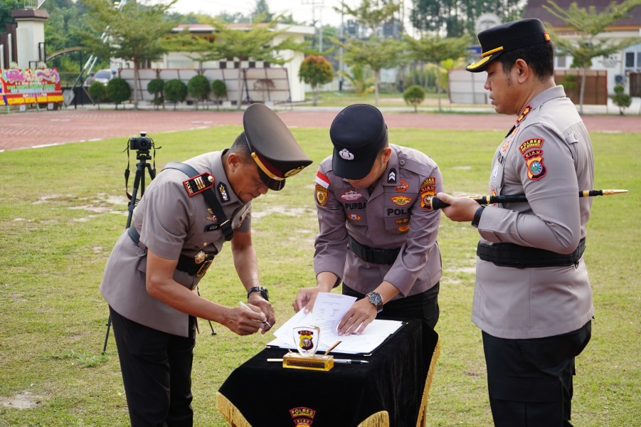 Kapolres Kepulauan Meranti Pimpin Sertijab Lima Perwira, Tekankan Penguatan Kinerja dan Pelayanan Publik