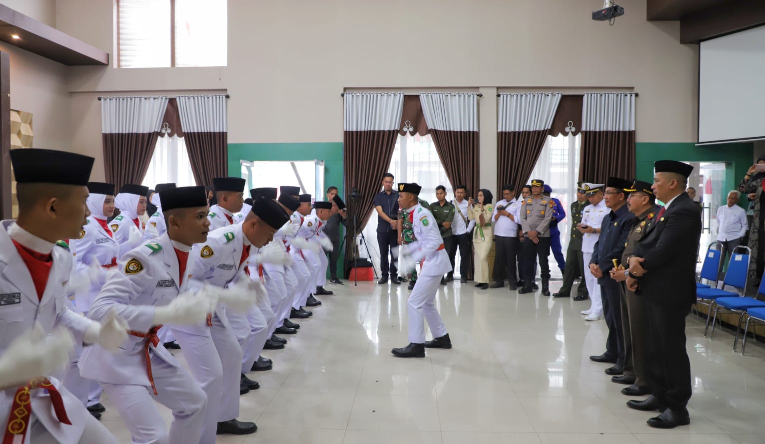 Bupati M Adil Kukuhkan Paskibraka Meranti Tahun 2022