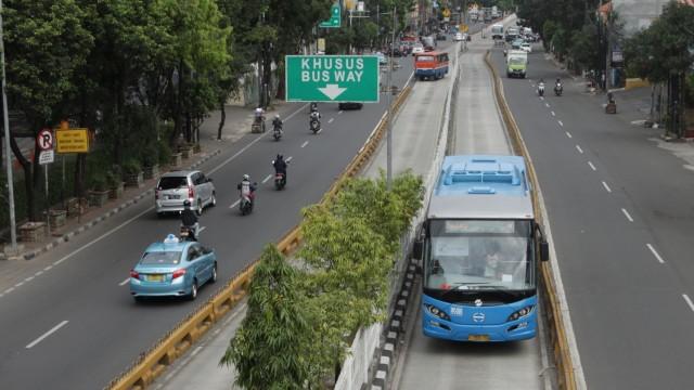 Imbas Penutupan Jalan di Sekitar DPR, Rute Transjakarta Dialihkan