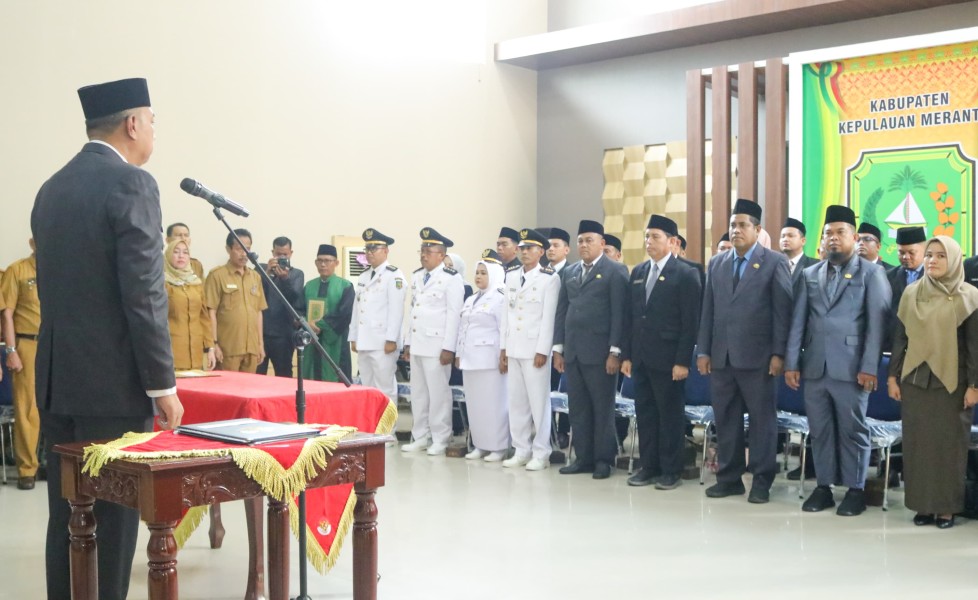Wabup Kepulauan Meranti Lantik 28 Pejabat Administrator dan Pengawas, Ini Datanya