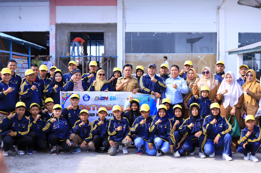 Plt Bupati Asmar Lepas Atlet O2SN Jenjang SD dan SMP