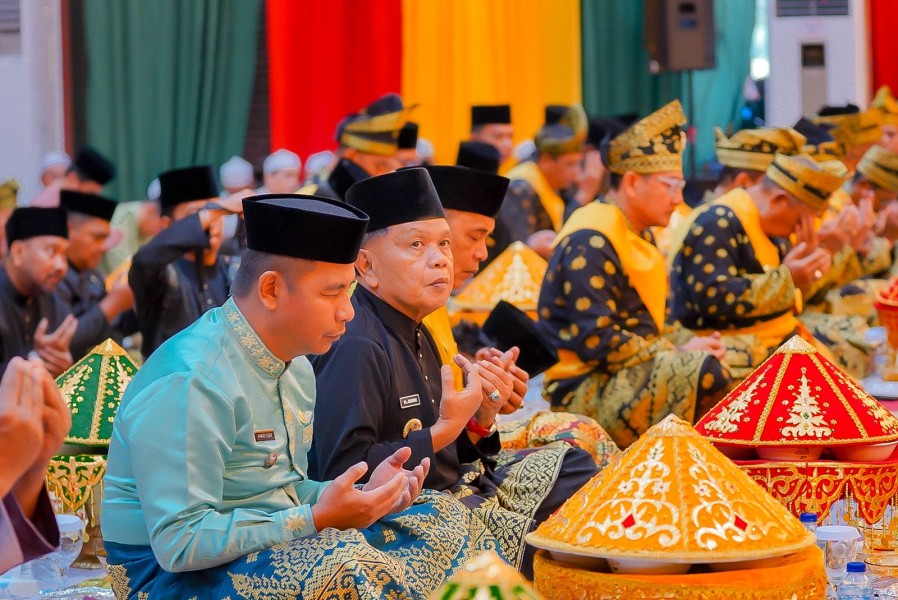 Bupati Kepulauan Meranti Hadiri Acara Penabalan Gelar Adat Gubernur Riau
