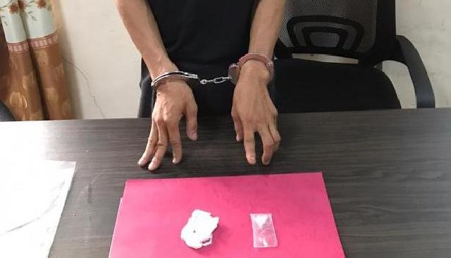 Didampingi Ketua RT, Polisi Geledah Terduga Pemilik Narkotika