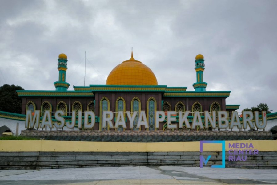 Masjid Raya Senapelan Bagikan Ratusan Makanan dan Santuni 132 Anak Yatim