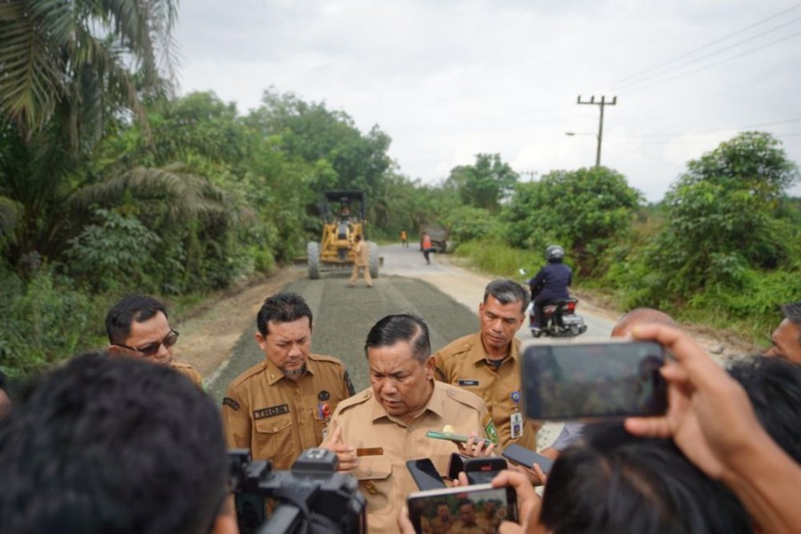 Utamakan Keselamatan, Plt Gubernur Riau Minta Lubang Jalan Segera Ditutup