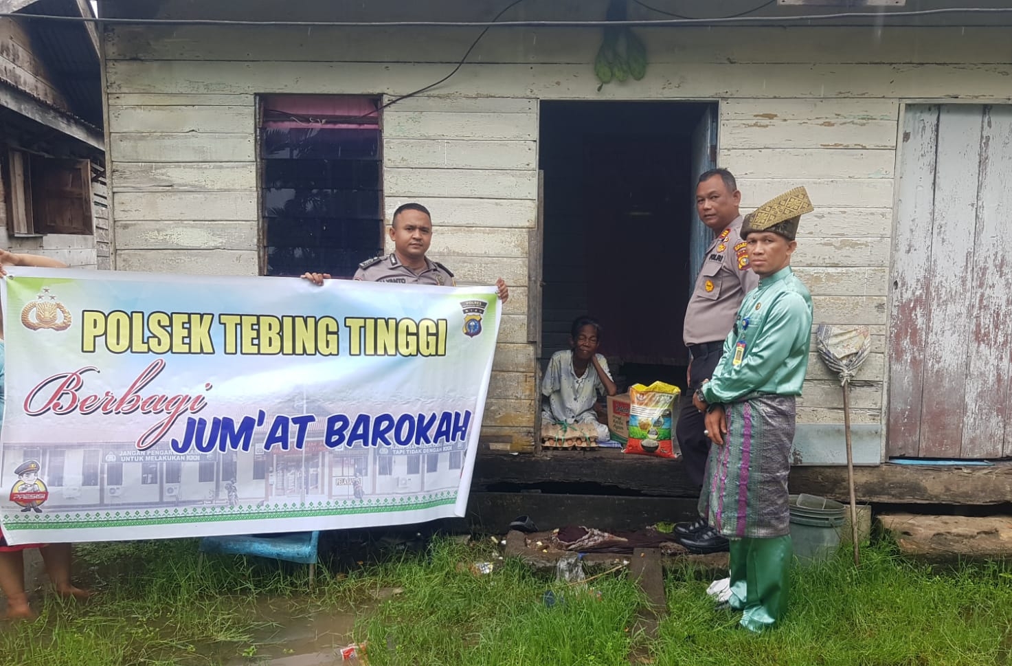Jumat Barokah Polsek Tebingtinggi Bantu Keluarga Sarinem